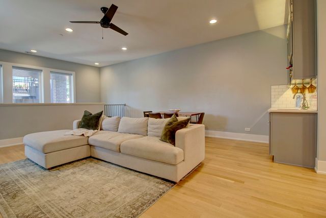 2438 N Western Avenue 1, Chicago, IL 60647
