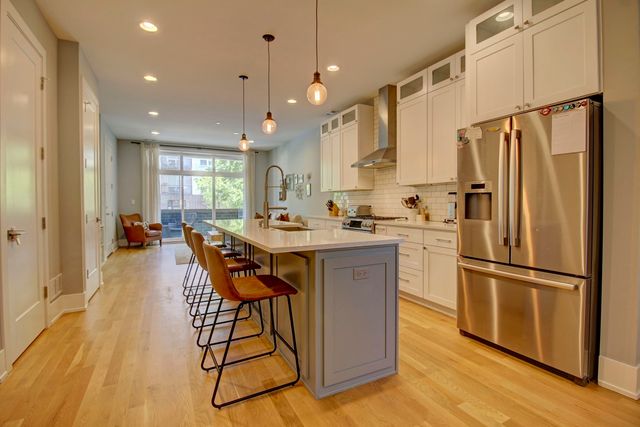 2438 N Western Avenue 1, Chicago, IL 60647