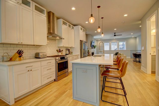 2438 N Western Avenue 1, Chicago, IL 60647