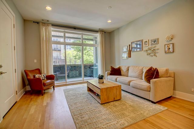 2438 N Western Avenue 1, Chicago, IL 60647