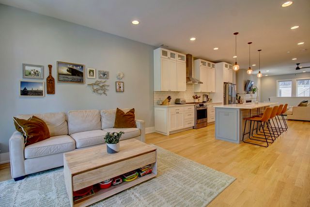 2438 N Western Avenue 1, Chicago, IL 60647