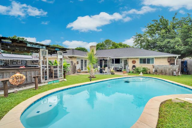 308 Buffalo Creek Drive, Waxahachie, TX 75165