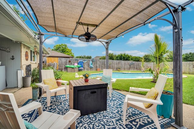 308 Buffalo Creek Drive, Waxahachie, TX 75165