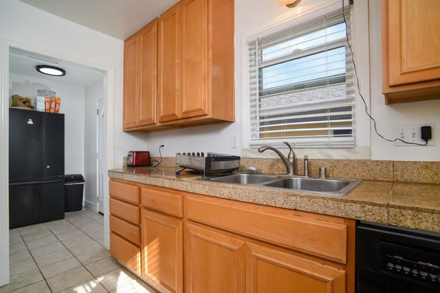 2851 Herbert Way, Sacramento, CA 95821