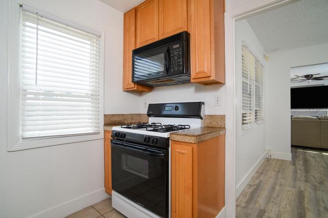 2851 Herbert Way, Sacramento, CA 95821