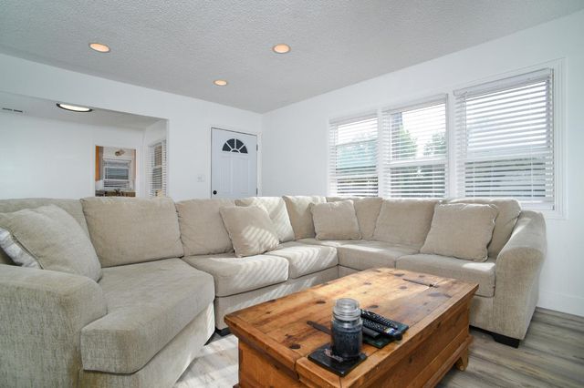 2851 Herbert Way, Sacramento, CA 95821