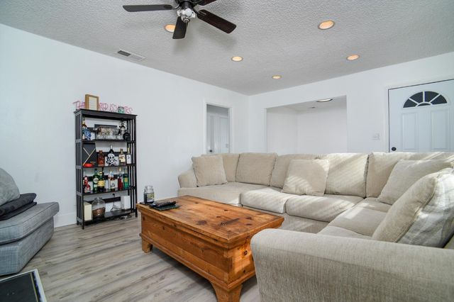 2851 Herbert Way, Sacramento, CA 95821