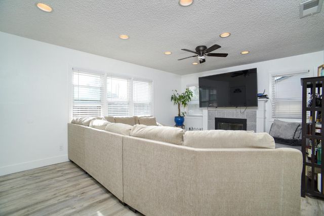 2851 Herbert Way, Sacramento, CA 95821