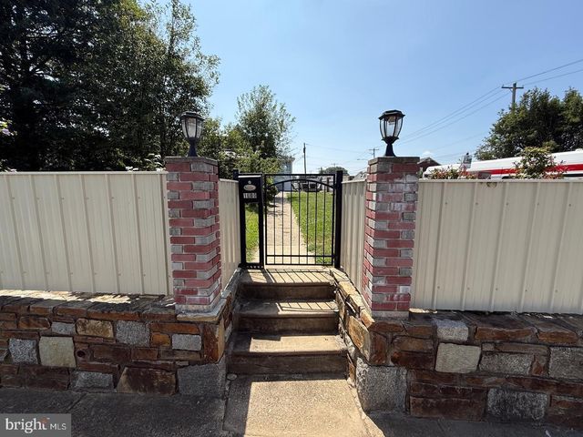 1600 FOX CHASE RD, Philadelphia, PA 19152