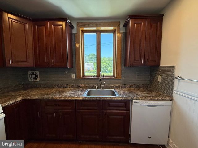 1600 FOX CHASE RD, Philadelphia, PA 19152