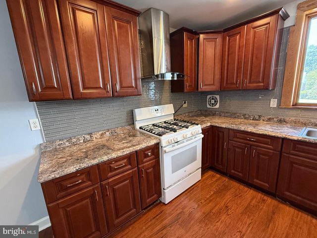 1600 FOX CHASE RD, Philadelphia, PA 19152