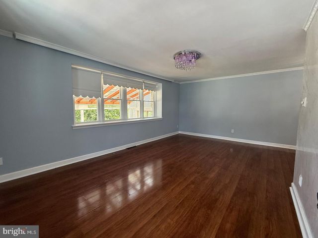1600 FOX CHASE RD, Philadelphia, PA 19152