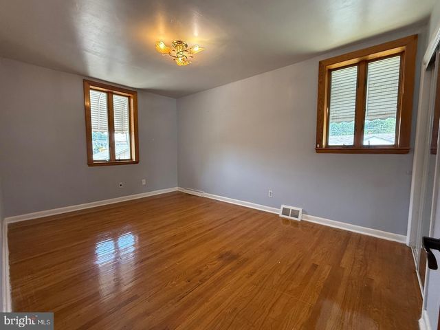 1600 FOX CHASE RD, Philadelphia, PA 19152