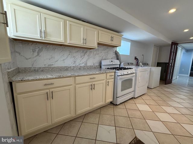 1600 FOX CHASE RD, Philadelphia, PA 19152