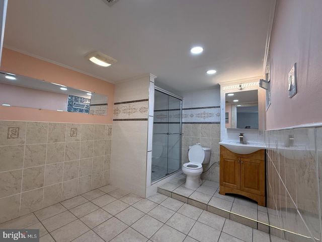 1600 FOX CHASE RD, Philadelphia, PA 19152