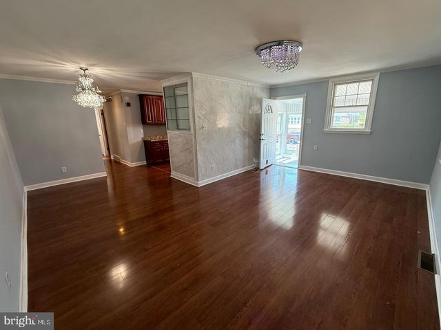 1600 FOX CHASE RD, Philadelphia, PA 19152