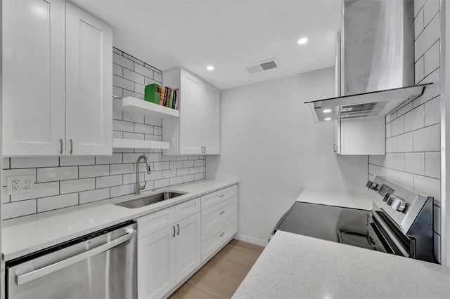 650 PINELLAS POINT DRIVE S 216, St Petersburg, FL 33705