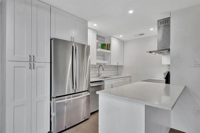 650 PINELLAS POINT DRIVE S 216, St Petersburg, FL 33705