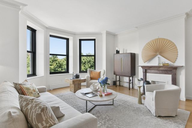 160 Commonwealth Avenue 414, Boston, MA 02116