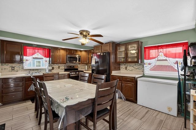 28 Clinton St, Brockton, MA 02302