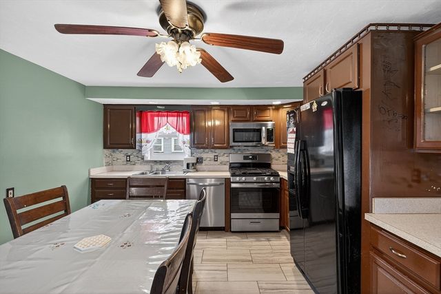 28 Clinton St, Brockton, MA 02302