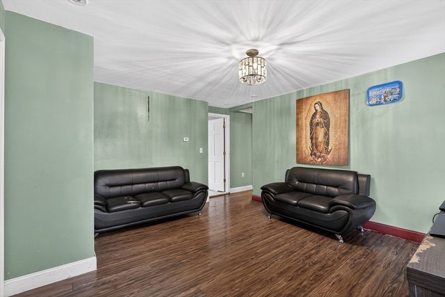 28 Clinton St, Brockton, MA 02302