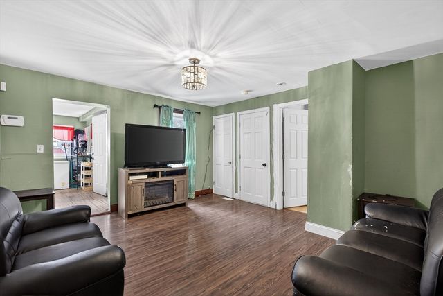 28 Clinton St, Brockton, MA 02302