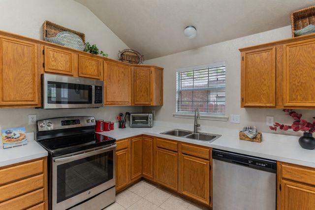 2521 Fairmont Drive, Grand Prairie, TX 75052