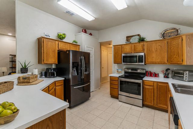 2521 Fairmont Drive, Grand Prairie, TX 75052