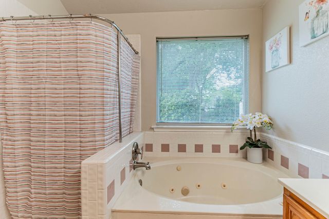 2521 Fairmont Drive, Grand Prairie, TX 75052