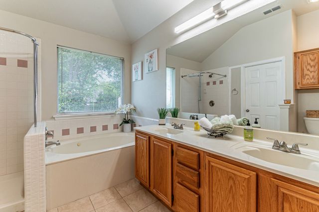 2521 Fairmont Drive, Grand Prairie, TX 75052