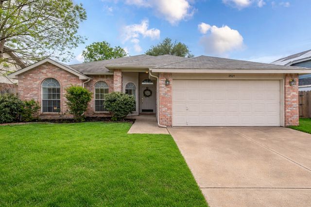 2521 Fairmont Drive, Grand Prairie, TX 75052