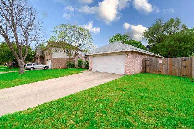 2521 Fairmont Drive, Grand Prairie, TX 75052