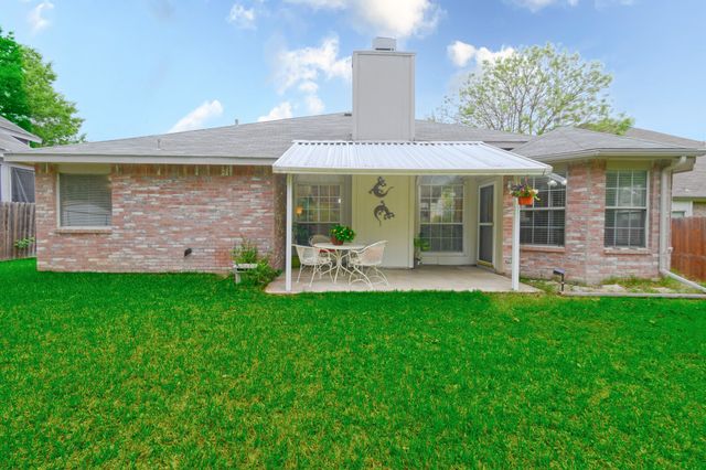 2521 Fairmont Drive, Grand Prairie, TX 75052