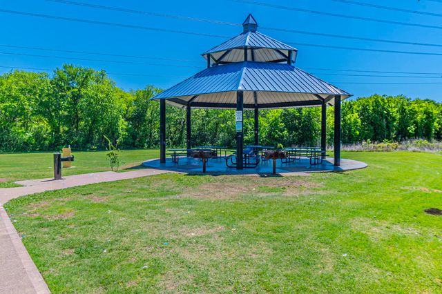 2521 Fairmont Drive, Grand Prairie, TX 75052