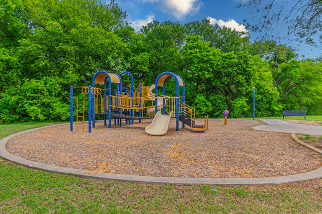 2521 Fairmont Drive, Grand Prairie, TX 75052