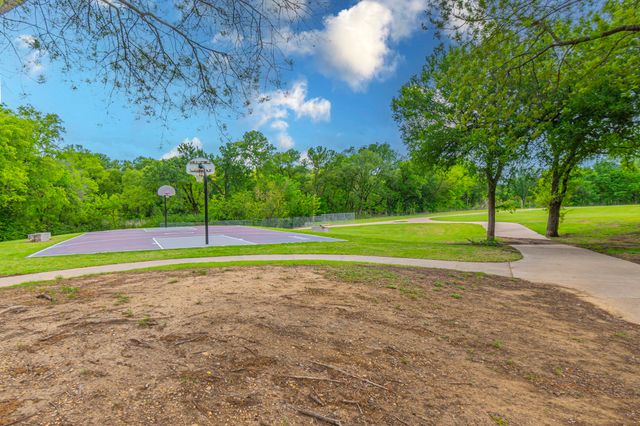 2521 Fairmont Drive, Grand Prairie, TX 75052