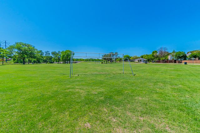 2521 Fairmont Drive, Grand Prairie, TX 75052