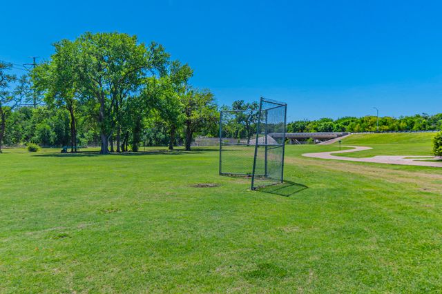 2521 Fairmont Drive, Grand Prairie, TX 75052