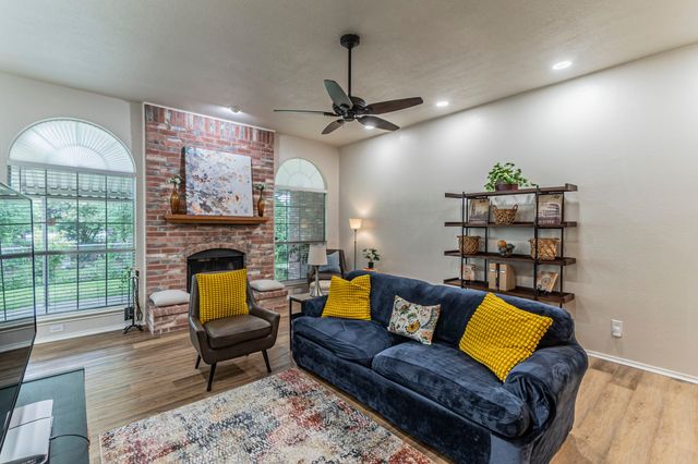 2521 Fairmont Drive, Grand Prairie, TX 75052