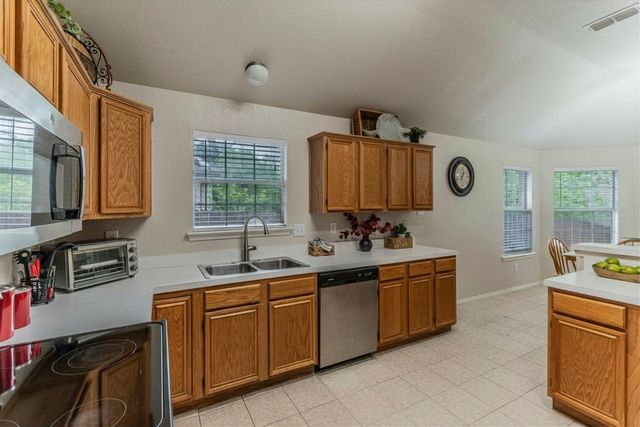 2521 Fairmont Drive, Grand Prairie, TX 75052