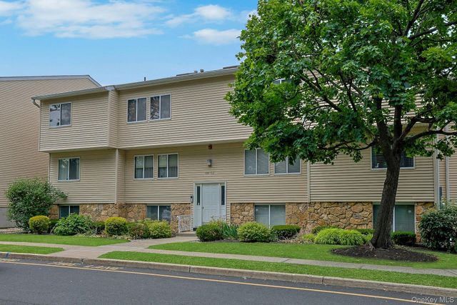 25 College Avenue 111, Nanuet, NY 10954