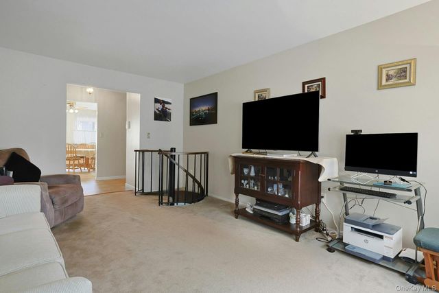 25 College Avenue 111, Nanuet, NY 10954