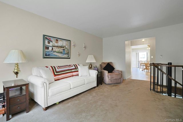 25 College Avenue 111, Nanuet, NY 10954