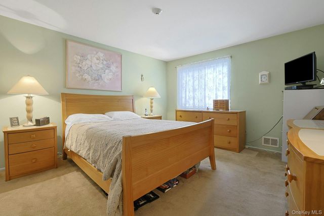 25 College Avenue 111, Nanuet, NY 10954