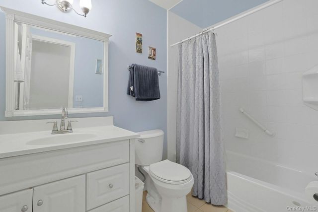 25 College Avenue 111, Nanuet, NY 10954
