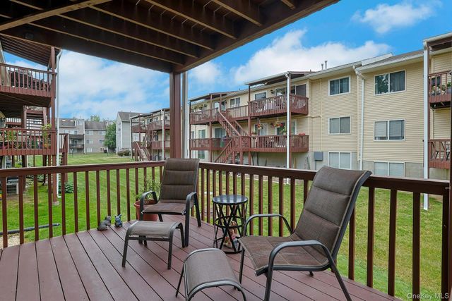 25 College Avenue 111, Nanuet, NY 10954