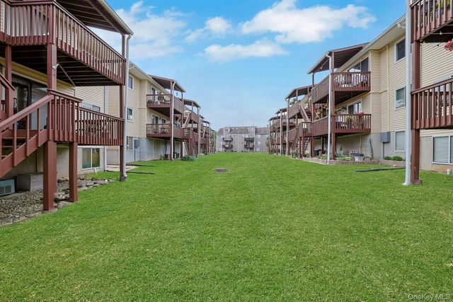 25 College Avenue 111, Nanuet, NY 10954