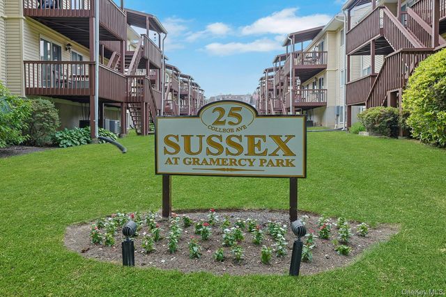 25 College Avenue 111, Nanuet, NY 10954