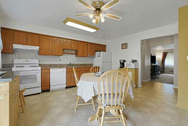 25 College Avenue 111, Nanuet, NY 10954